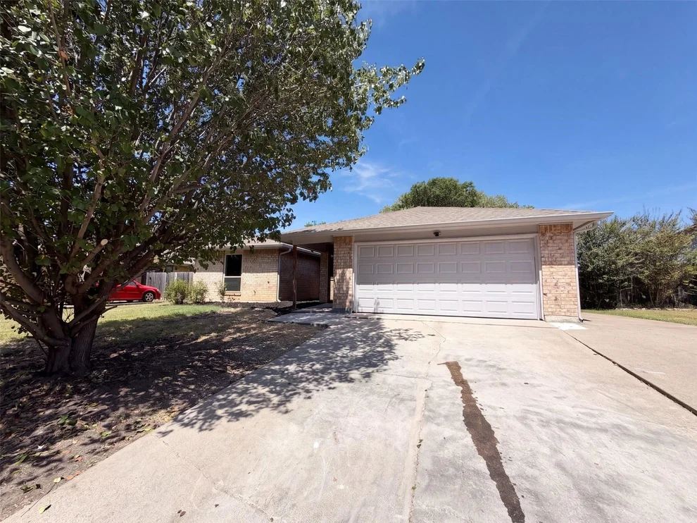 Unit for sale at 220 Grand Meadow Drive, Fort Worth, TX 76108