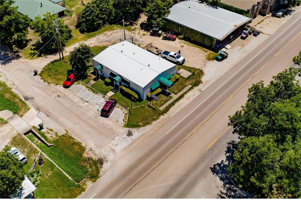 Unit for sale at 521 N Avenue G, Clifton, TX 76634