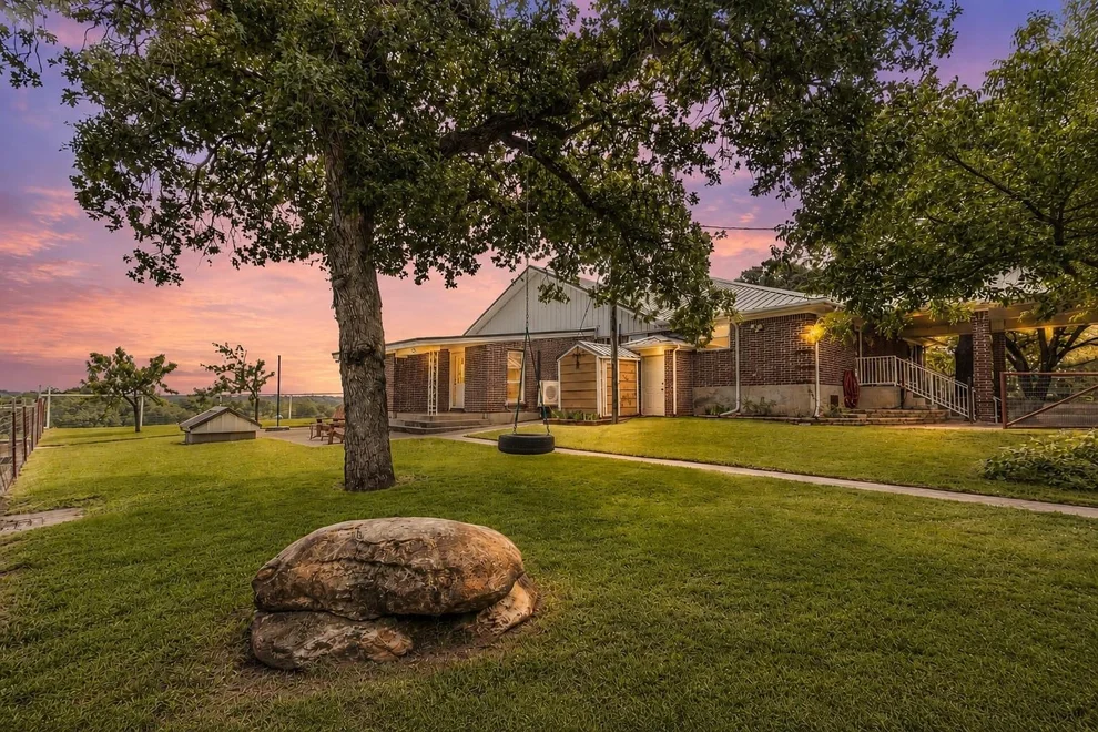 Unit for sale at 339 Colwell Road, Forestburg, TX 76239
