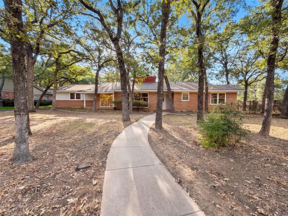 Unit for sale at 1725 Danciger Drive, Fort Worth, TX 76112