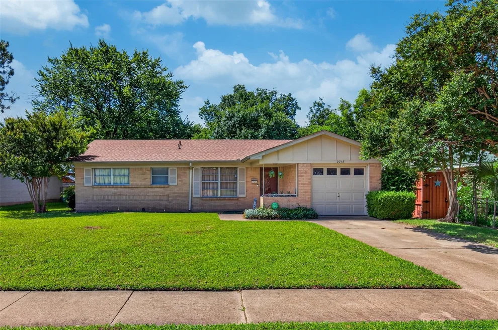 Unit for sale at 2718 Ridgewood Street, Irving, TX 75062