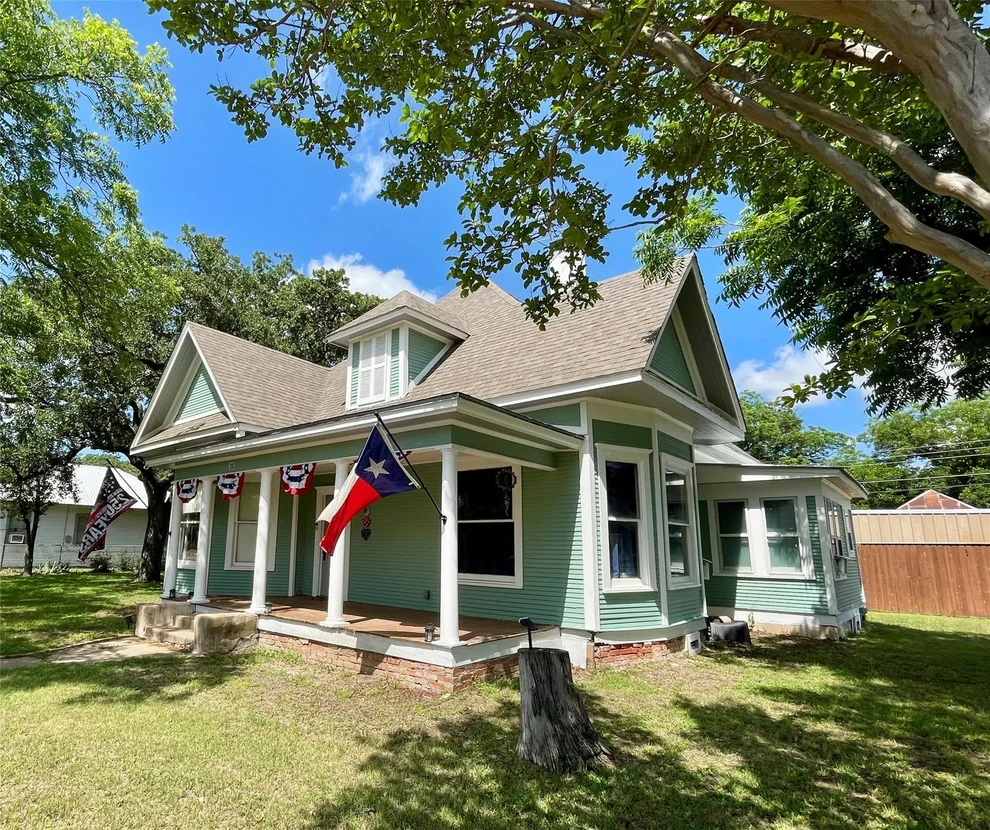 Unit for sale at 200 N Avenue C, Cross Plains, TX 76443