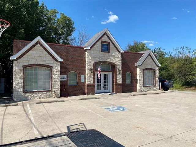 Unit for sale at 800 W 2nd Avenue, Corsicana, TX 75110