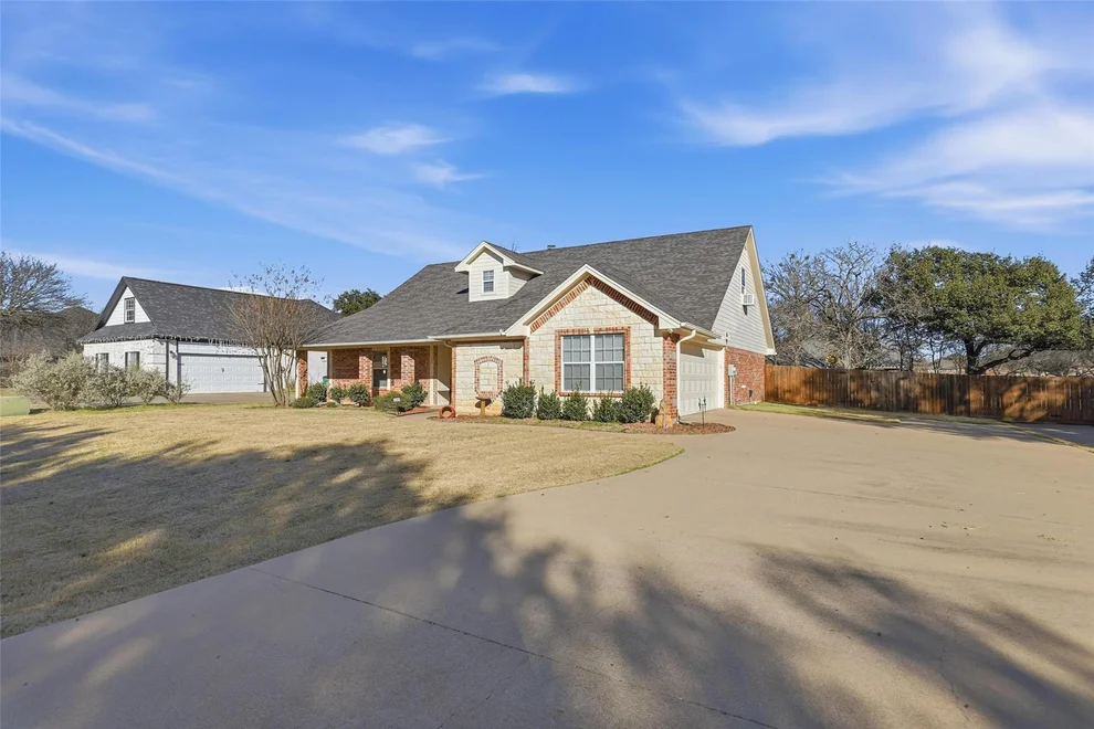 Unit for sale at 3207 Crossbridge Circle, Granbury, TX 76049