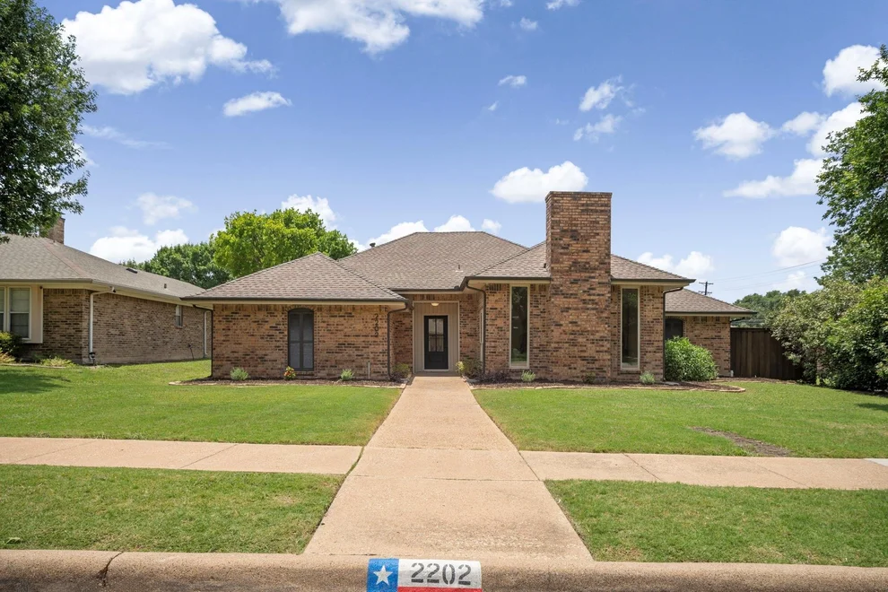 Unit for sale at 2202 Silver Holly Lane, Richardson, TX 75082