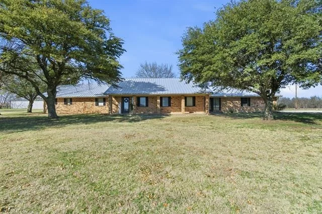 Unit for sale at 7209 W Fm 922, Era, TX 76238