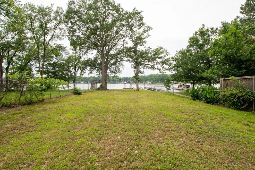 Unit for sale at 198 Thunderbird Drive, Mabank, TX 75156