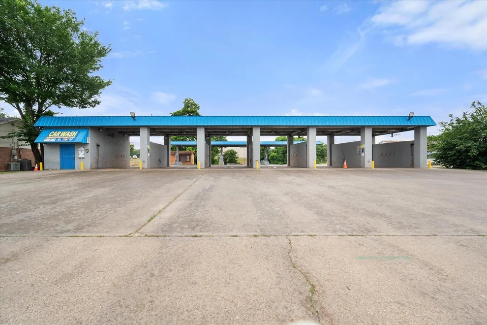 Unit for sale at 223 Oaklawn Drive, Corsicana, TX 75110