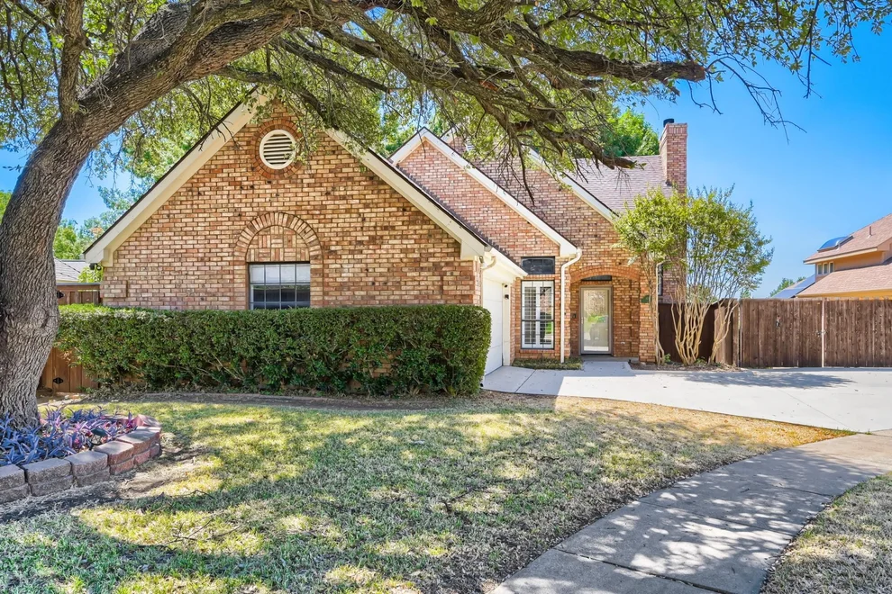 Unit for sale at 100 Coventry Court, Irving, TX 75061