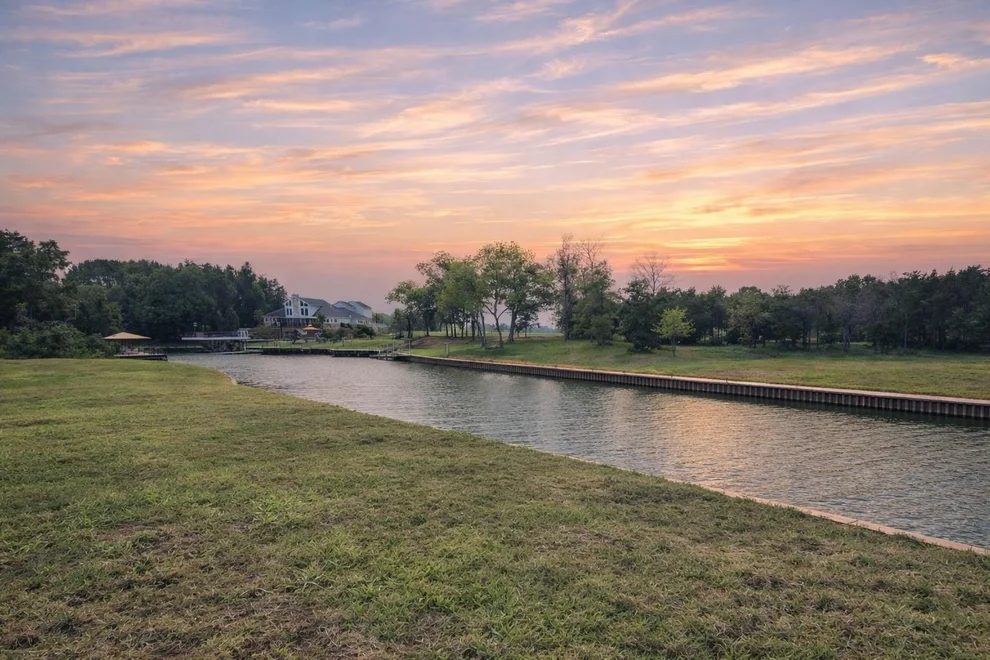 Unit for sale at 442 Waters Edge Drive, Corsicana, TX 75109