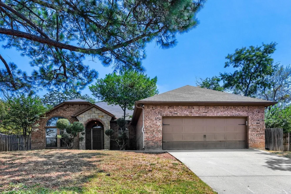 Unit for sale at 1104 Irwin Drive, Hurst, TX 76053