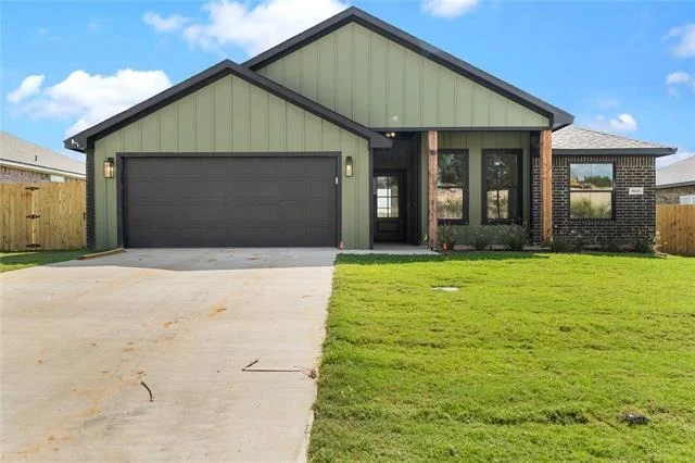 Unit for sale at 16525 Crossing Circle, Lindale, TX 75771