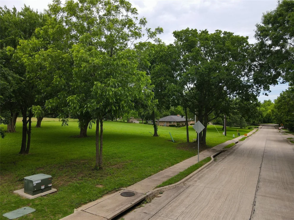 Unit for sale at 2904 W Washington Street, Sherman, TX 75092