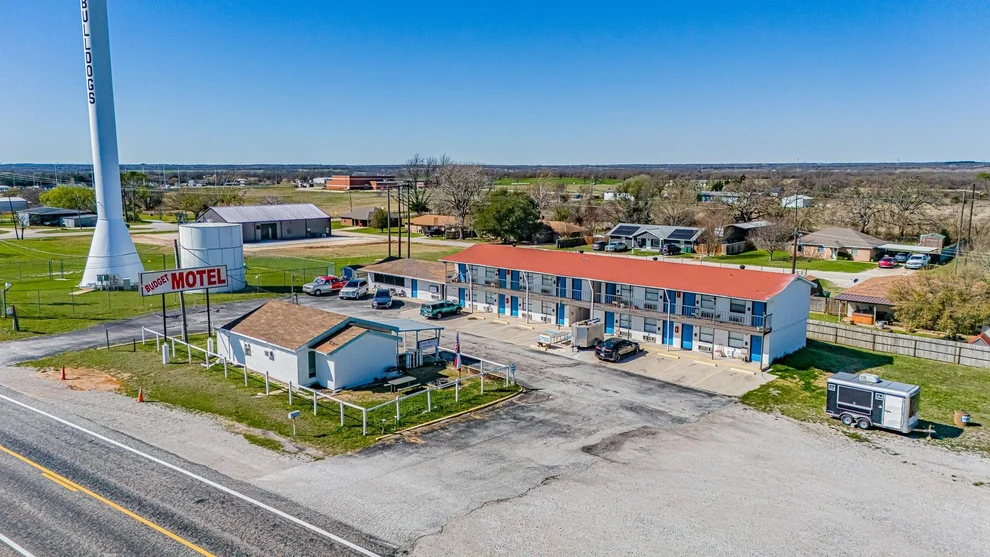 Unit for sale at 1157 W Bypass 287, Alvord, TX 76255