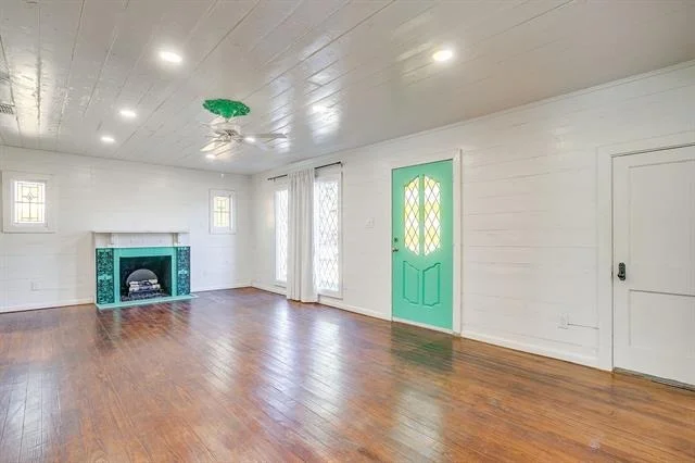 Unit for sale at 619 W Live Oak Street, Jacksboro, TX 76458