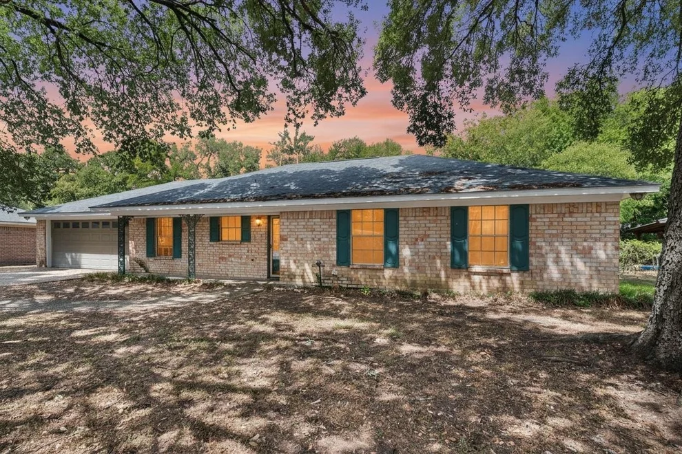 Unit for sale at 316 Fairmont Avenue, Corsicana, TX 75110