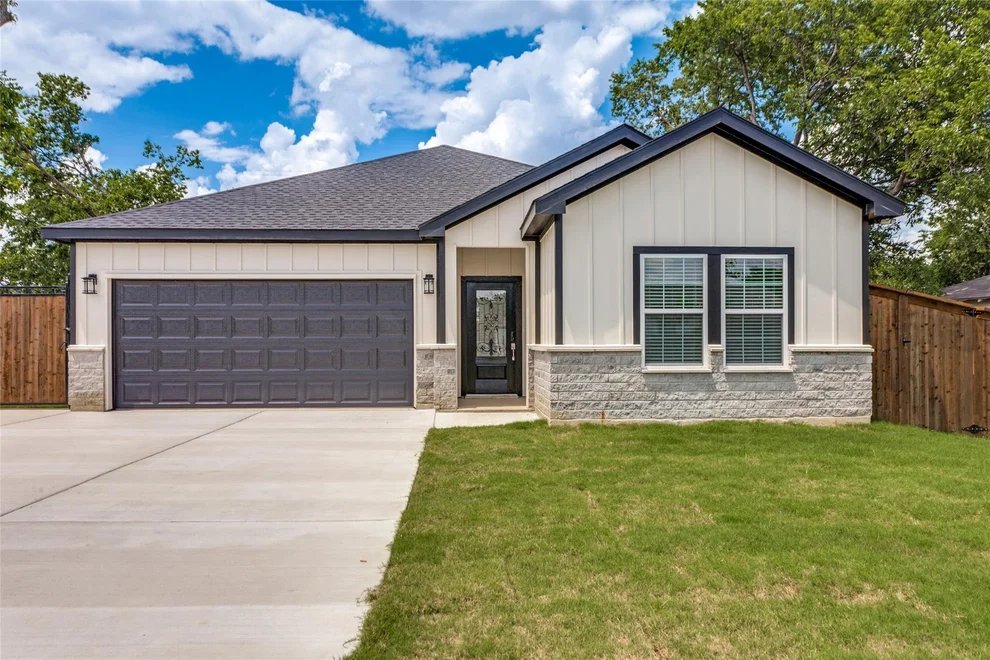 Unit for sale at 901 E Devitt Street, Fort Worth, TX 76110