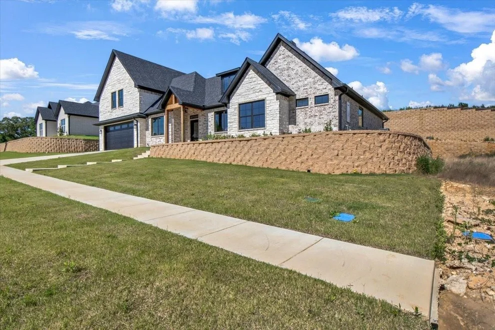 Unit for sale at 1001 Mallard Drive, Lindale, TX 75771