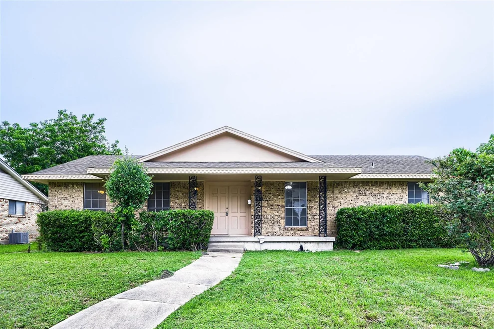 Unit for sale at 829 Poinsettia Drive, Lancaster, TX 75146