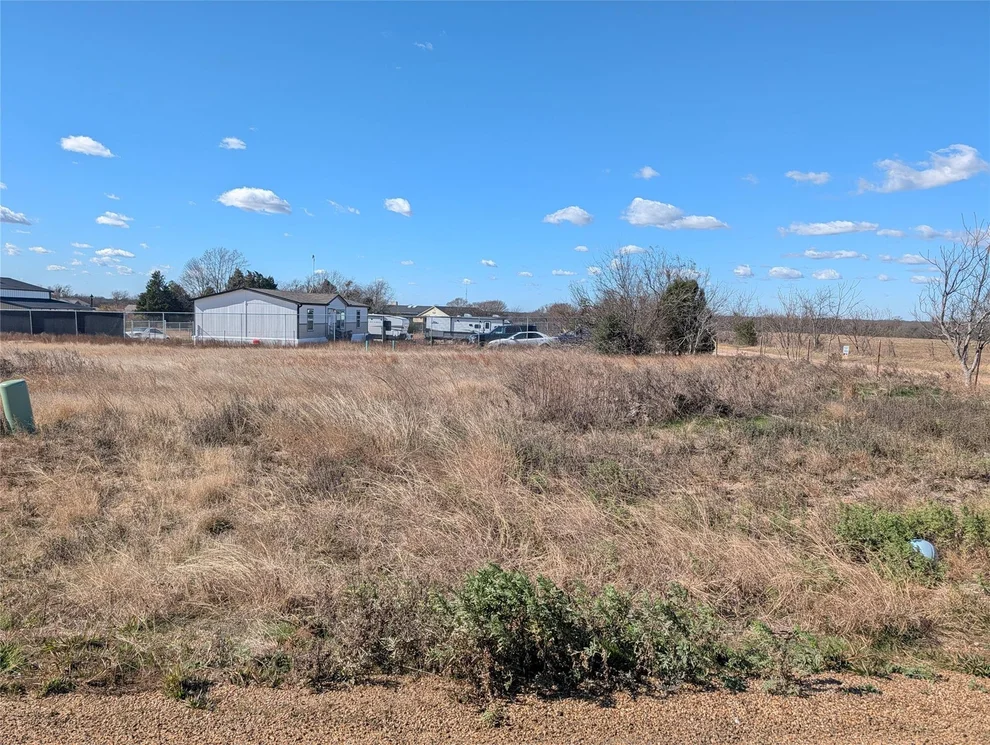 Unit for sale at 272 Victory Drive, Mabank, TX 74147