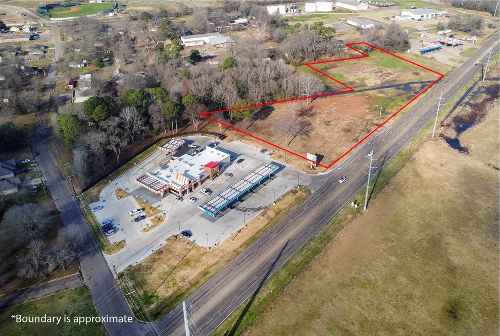 Unit for sale at 700 N Greer Boulevard, Pittsburg, TX 75686