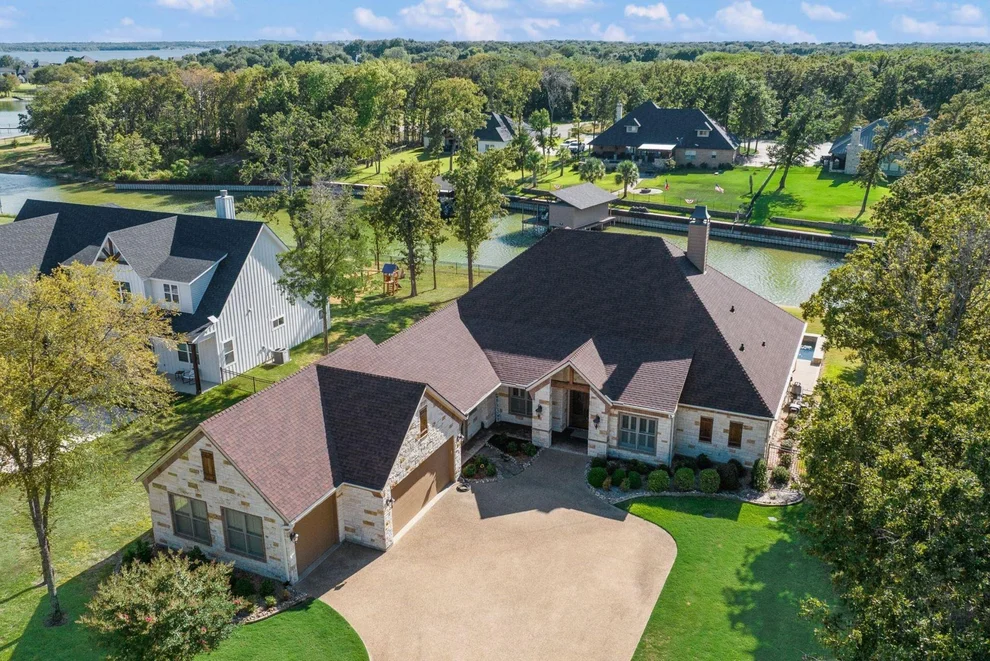 Unit for sale at 560 Clubhouse Drive, Corsicana, TX 75109