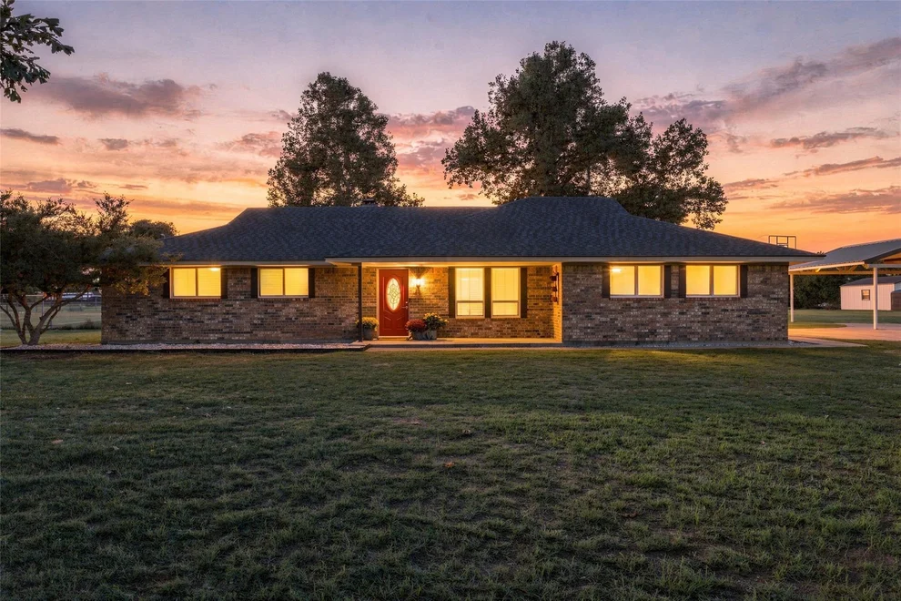 Unit for sale at 106 Vineyard Street, Weatherford, TX 76087