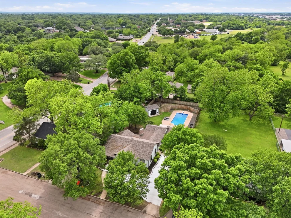 Unit for sale at 216 Sunset Drive, Cleburne, TX 76033