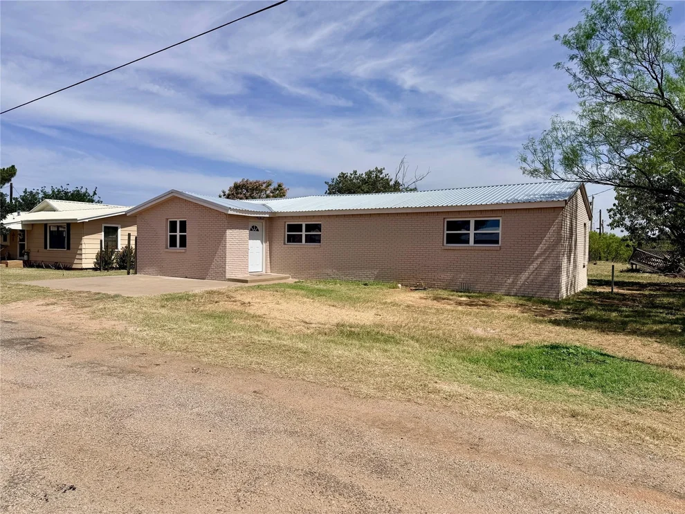 Unit for sale at 424 W Santa Fe Avenue, Aspermont, TX 79502
