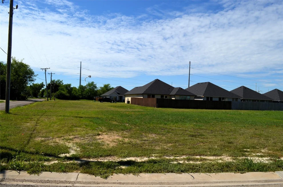 Unit for sale at 303 Preston Road, Mabank, TX 75147