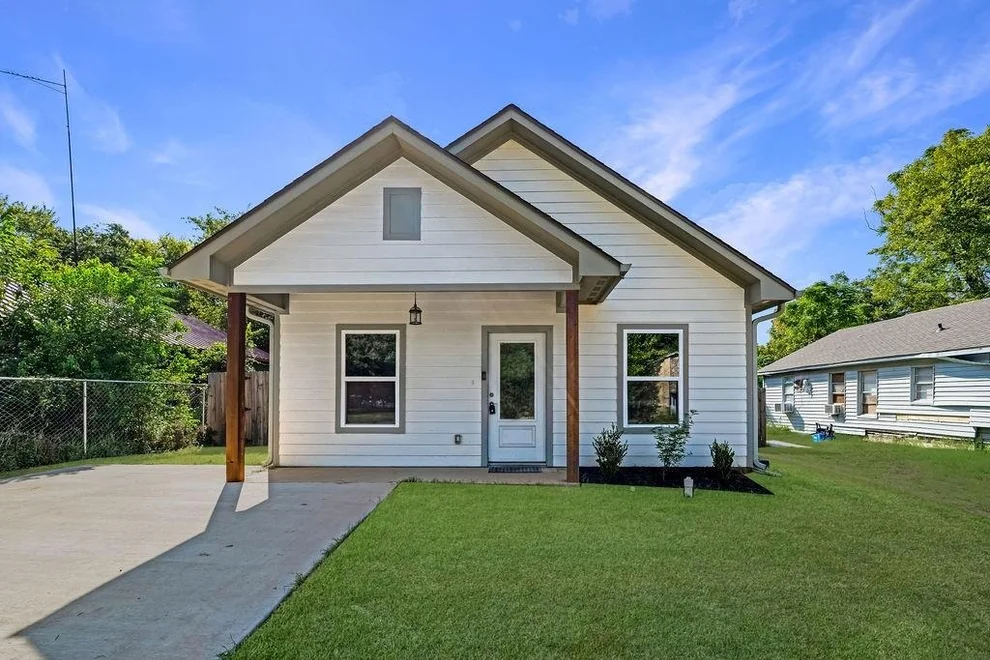 Unit for sale at 204 Bradford Avenue, Arp, TX 75750