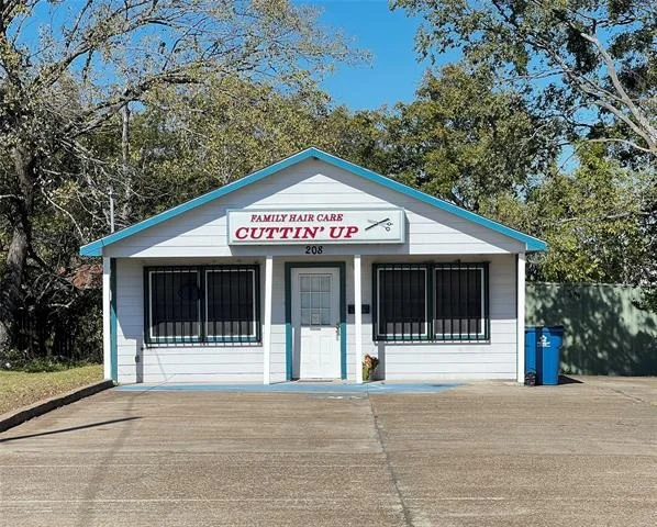 Unit for sale at 208 W 1st Avenue, Corsicana, TX 75110