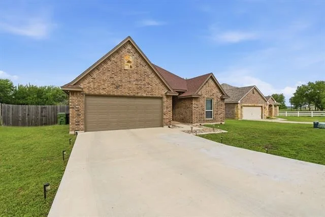 Unit for sale at 2313 Springhill Court, Mineral Wells, TX 76067