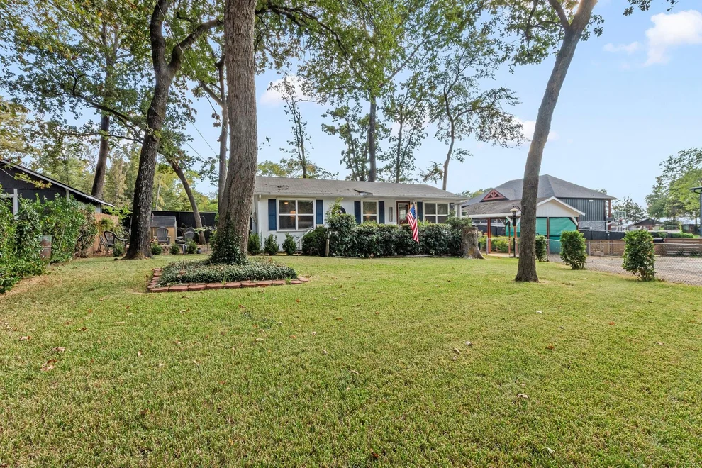 Unit for sale at 303 S Bay Circle, Mabank, TX 75156