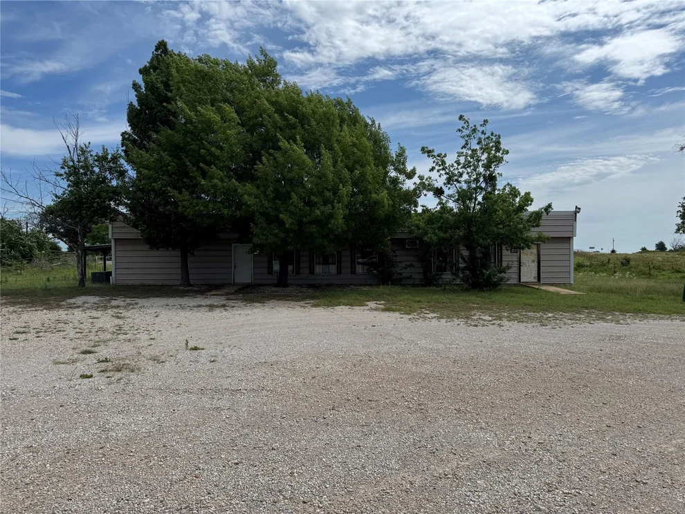 Unit for sale at 102 N 6 Highway, Carbon, TX 76435