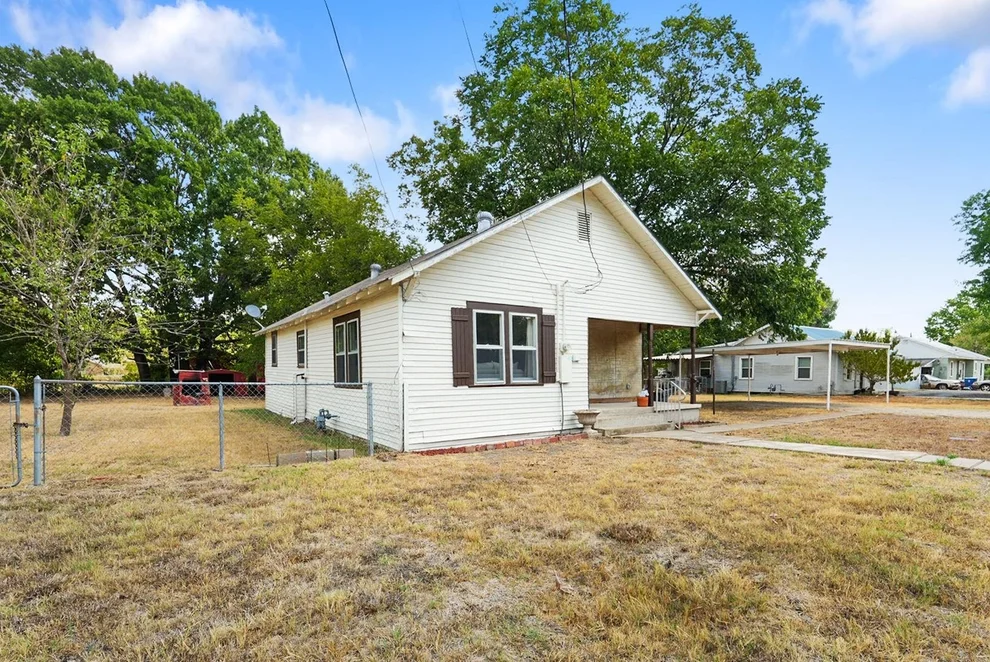 Unit for sale at 1001 S 27th Street, Corsicana, TX 75110