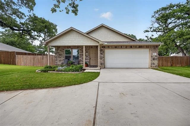 Unit for sale at 901 E 3rd Street, Springtown, TX 76082