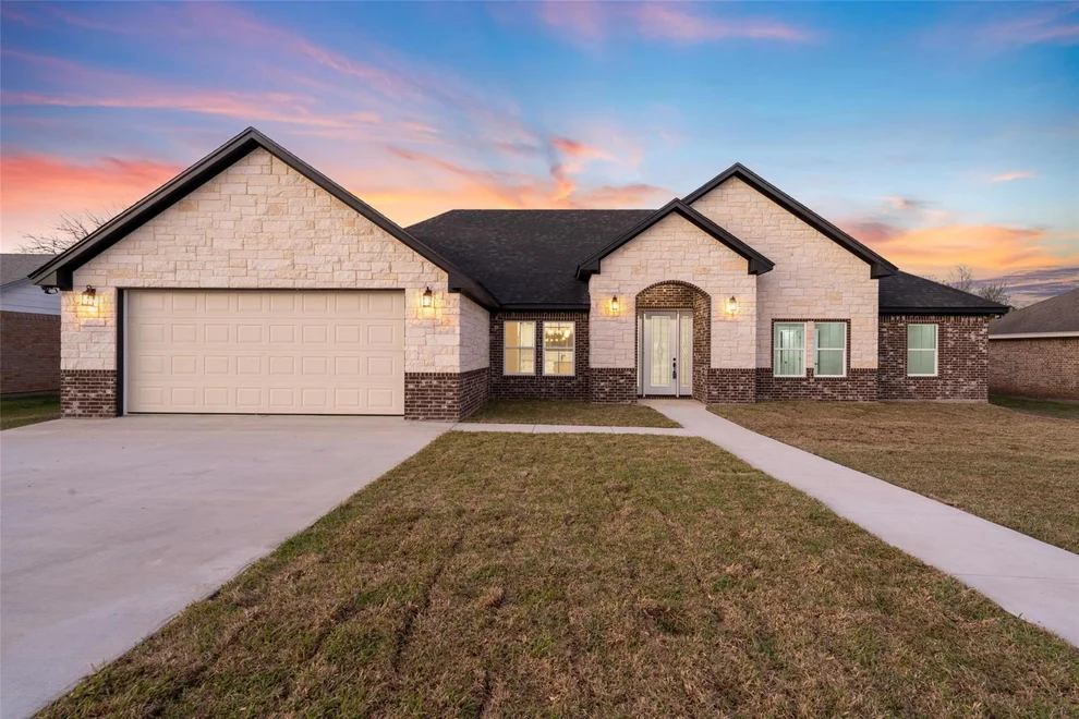 Unit for sale at 470 Elmwood Drive, Woodway, TX 76712