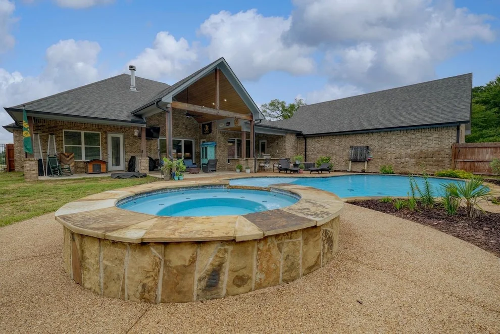 Unit for sale at 4999 Lago Vista Drive, Athens, TX 75752