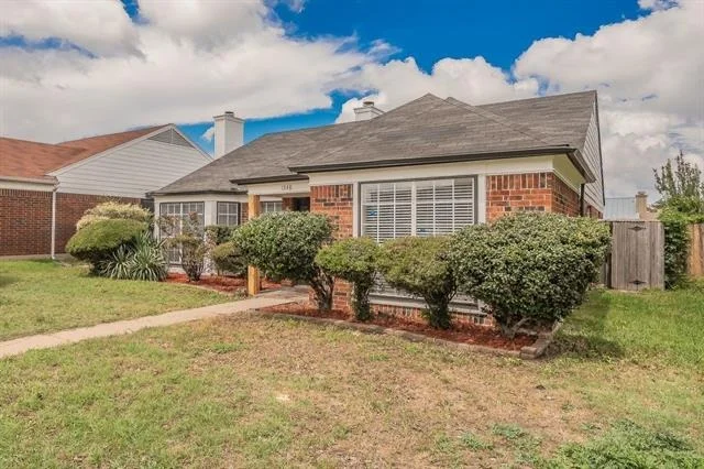Unit for sale at 1548 High Pointe Lane, Cedar Hill, TX 75104