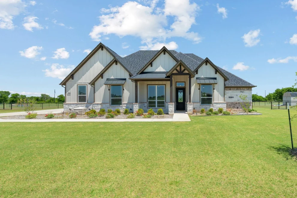 Unit for sale at 161 Frontera Drive, Decatur, TX 76234