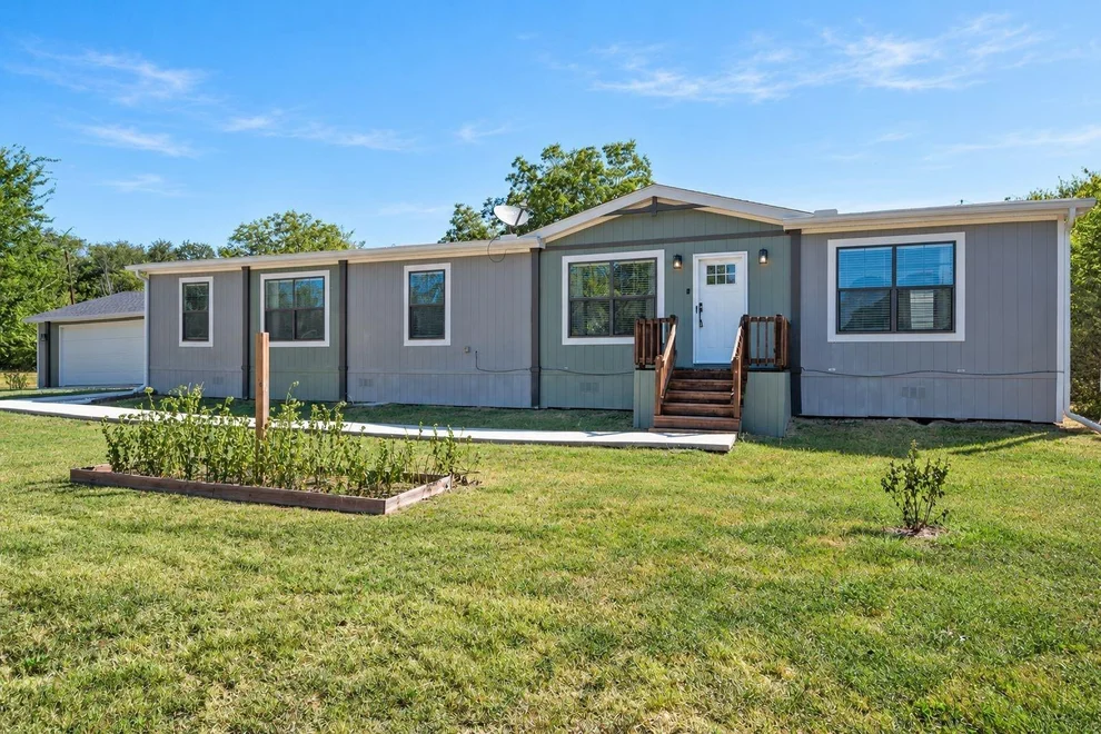 Unit for sale at 716 N Wright Avenue, Kerens, TX 75144