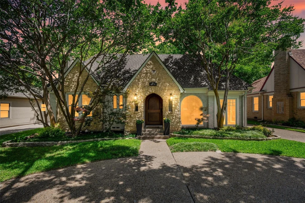 Unit for sale at 5621 Mccommas Boulevard, Dallas, TX 75206