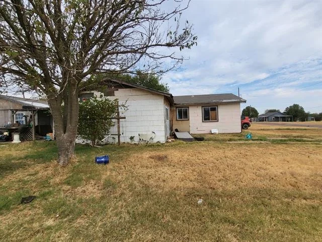 Unit for sale at 501 N Lincoln Avenue, Electra, TX 76360