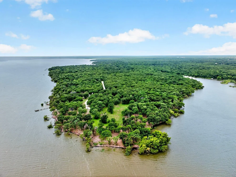 Unit for sale at 1981 Underwood 1A, Quinlan, TX 75474