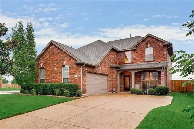 Unit for sale at 2703 Waterway Drive, Grand Prairie, TX 75054