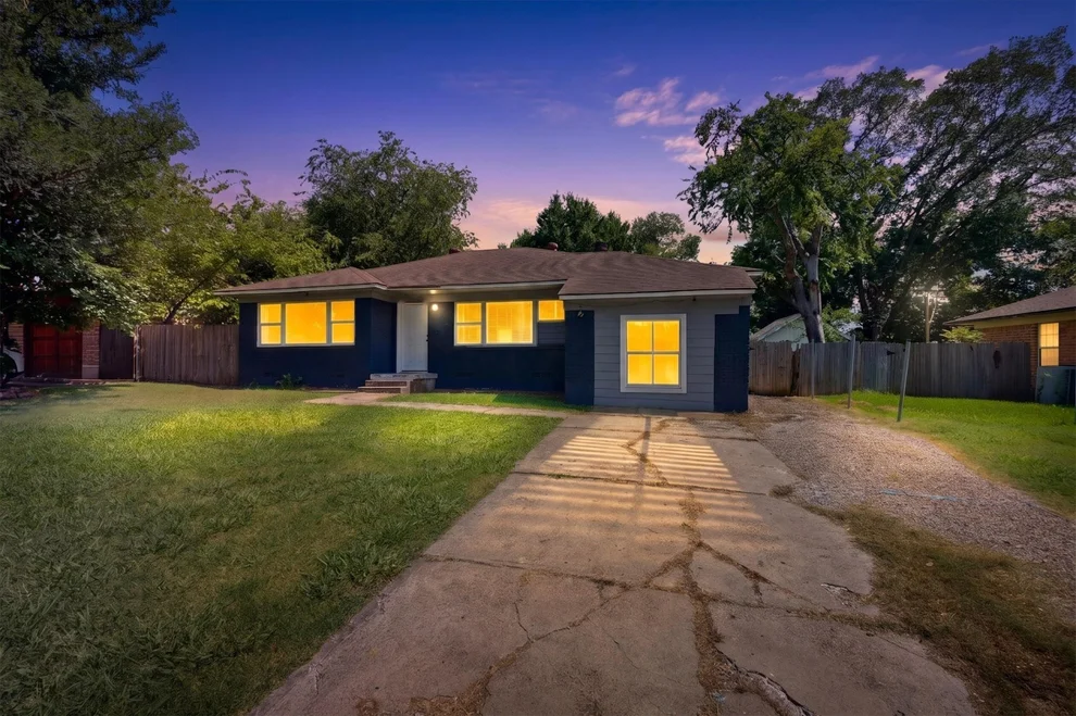 Unit for sale at 2310 Costa Mesa Drive, Dallas, TX 75228