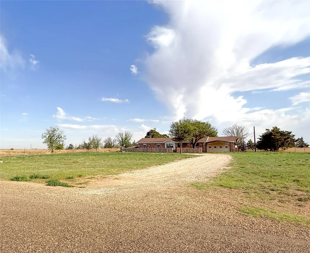 Unit for sale at 337 County Road 692, Seagraves, TX 79359