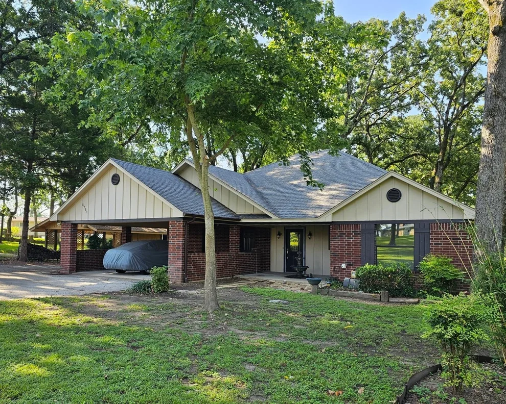Unit for sale at 5731 N Cape Drive, Chandler, TX 75758