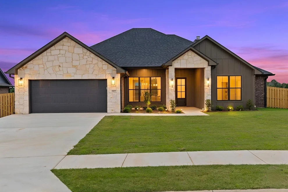 Unit for sale at 16417 Clearview Drive, Lindale, TX 75771